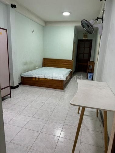 Nhà còn 1 phòng cho thuê ,giá rẻ , phòng đẹp : 24m2
