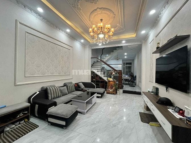GIÁ TỐT - Bán nhanh nhà 3 lầu, xe hơi tận nhà ,gần Q7, 4x17m