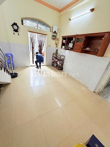 Bán nhà ngay đại học luật quận 4 tphcm giáp ranh quận 1 