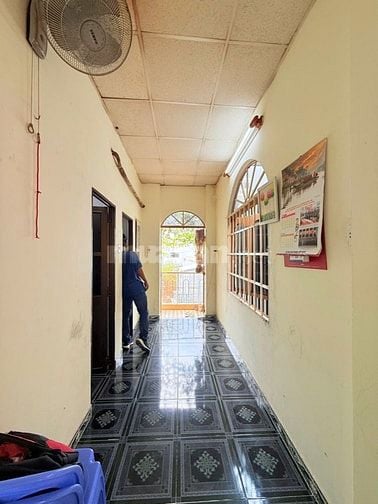 Bán nhà ngay đại học luật quận 4 tphcm giáp ranh quận 1 