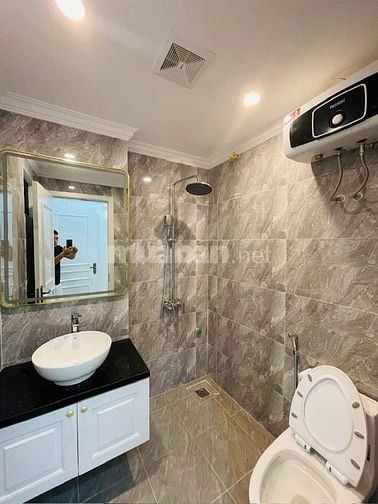 Bán nhà Dương Văn Bé ô tô đỗ cửa, Dt 42m2, 6 tầng thang máy, ở ngay.