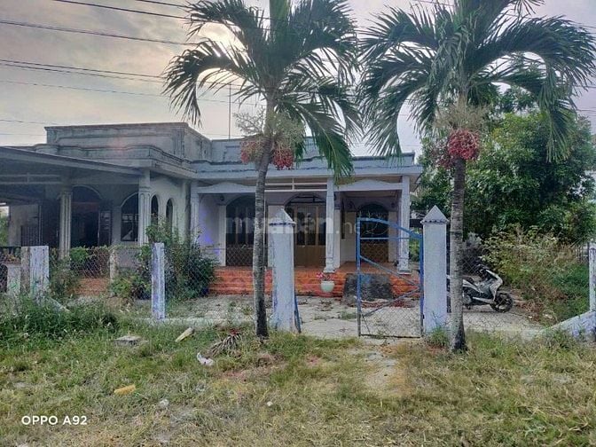 Cần bán gấp nhà mặt tiền đường xe tải gần biển 