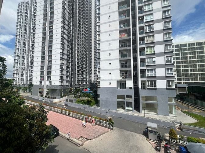 Cho thuê nhà mặt tiền D(ường số 17(khu Bình Phú) P.10, Q.6 giá 17tr