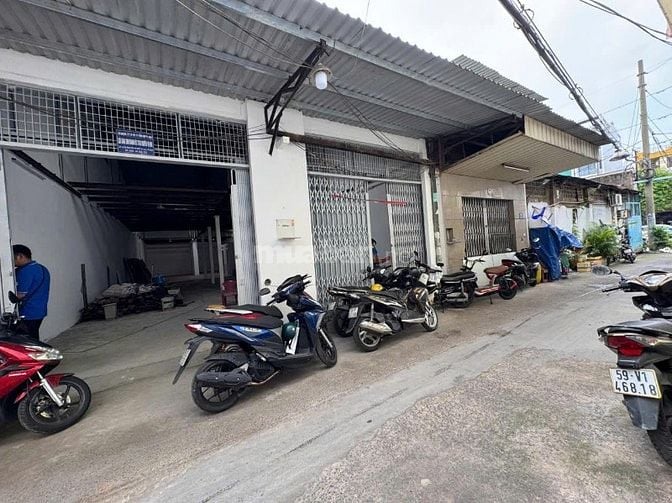 Cho thuê nhà mặt tiền D(ường số 17(khu Bình Phú) P.10, Q.6 giá 17tr