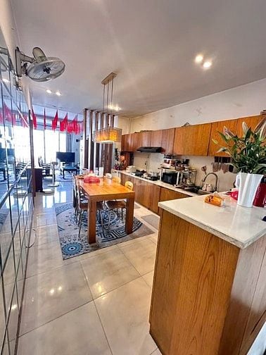 Bán nhà 6x20m, 3 tầng, mặt tiền Lạc Long Quân, 23 tỉ 990tr