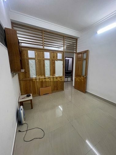 Cho thuê căn hộ tầng trệt c/c 189B Cống Quỳnh Q1