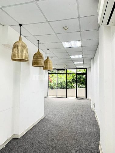 VĂN PHÒNG CÔNG TY HIỆN ĐẠI - MẶT TIỀN ĐÀO DUY ANH QPN