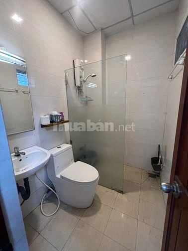 Cho thuê căn hộ tầng trệt c/c 189B Cống Quỳnh Q1