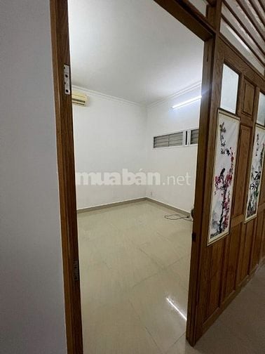 Cho thuê căn hộ tầng trệt c/c 189B Cống Quỳnh Q1
