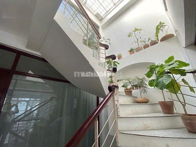 Nhà HXH 345 Trần Hưng Đạo, Q1. DT 4x20m, 4 tầng