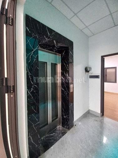 La Thành, mặt tiền khủng 6.2m, 70m2 sổ to nở hậu, gần phố, ô tô tránh
