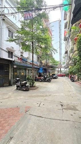 La Thành, mặt tiền khủng 6.2m, 70m2 sổ to nở hậu, gần phố, ô tô tránh