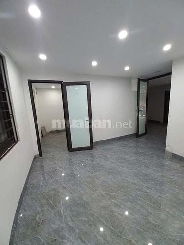 La Thành, mặt tiền khủng 6.2m, 70m2 sổ to nở hậu, gần phố, ô tô tránh