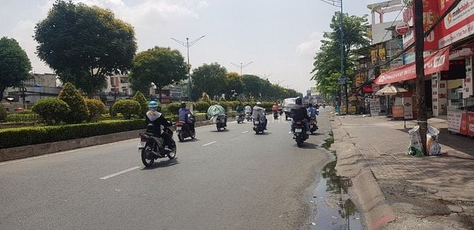 Bán nhà MT Trường Chinh, dt 9 x 25m, CN 220m2, Cấp 4, có HĐT 40tr/th