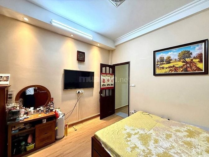 Nhà sổ vuông đét ngõ 192 Lê Trọng Tấn to như phố, khu dân trí cao,đẹp 