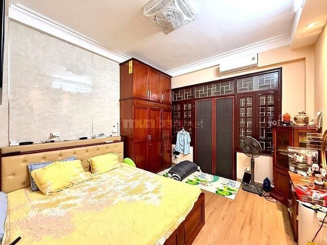 Nhà sổ vuông đét ngõ 192 Lê Trọng Tấn to như phố, khu dân trí cao,đẹp 