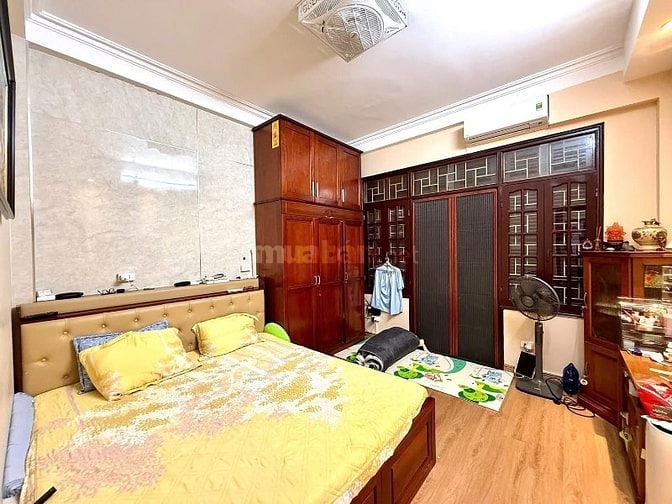 Nhà sổ vuông đét ngõ 192 Lê Trọng Tấn to như phố, khu dân trí cao,đẹp 