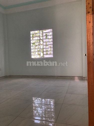 Nhà 3 tầng mái đúc 4 phòng ngủ siêu thoáng mát, sân trước sau, ngay ch