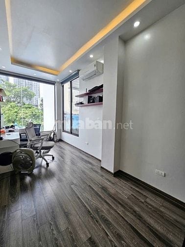 Tôi bán nhà Hai Bà Trưng giá 4,5 Tỷ, 18m x5 Tầng. Cách phố 20m