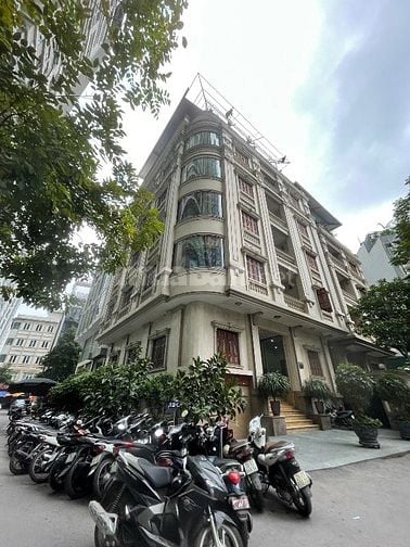 Bán nhà tại 23 Lê Văn Lương, khu đô thị Trung Hoà Nhân Chính, Hà Nội