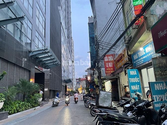 Bán nhà tại 23 Lê Văn Lương, khu đô thị Trung Hoà Nhân Chính, Hà Nội