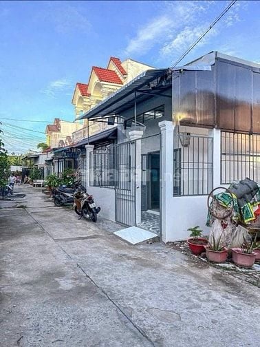 Chú Tư cần tiền nên bán dãy trọ 6 Phòng ngay Tân Thông Hội.Giá 800tr