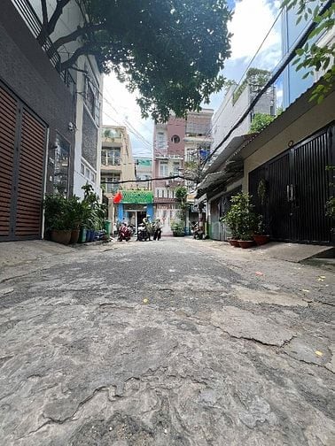 Bán nhà HXH 8m Đường Văn Chung p13 Q.TB dt: 6 x 26m KC : Hầm 4 lầu -TM
