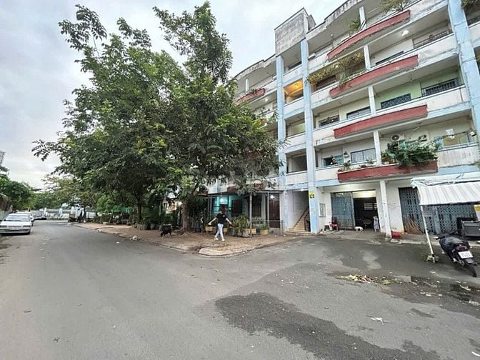 CC III Bùi Minh Trực P5 Q8 44,3m2 shr 1pn 2 ban công tặng hết nội thất