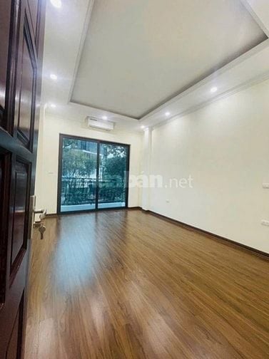 Cho thuê nhà ngõ Nguyễn Phong Sắc 50m 5 tầng, ô tô đỗ cửa, kinh doanh