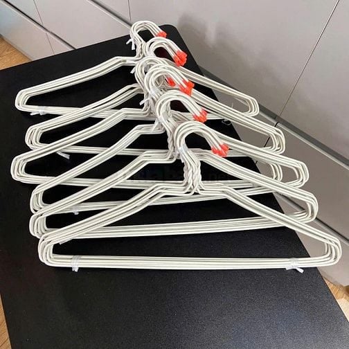 Móc nhựa giá sỉ - Xưởng Cung Câp Móc Nhựa Cho Tiệm Giặt Ủi