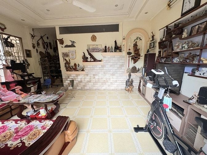 Bán nhà CÁCH MẠNG THÁNG 8 - 90M2 - NỞ HẬU - 30M RA MẶT TIỀN 