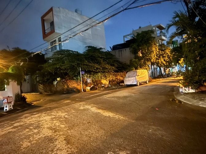 Mặt Tiền khu Lê Văn Thịnh Q2,ngang bự 5.2m, giá mới 9.4 tỷ, hơn 150m2 