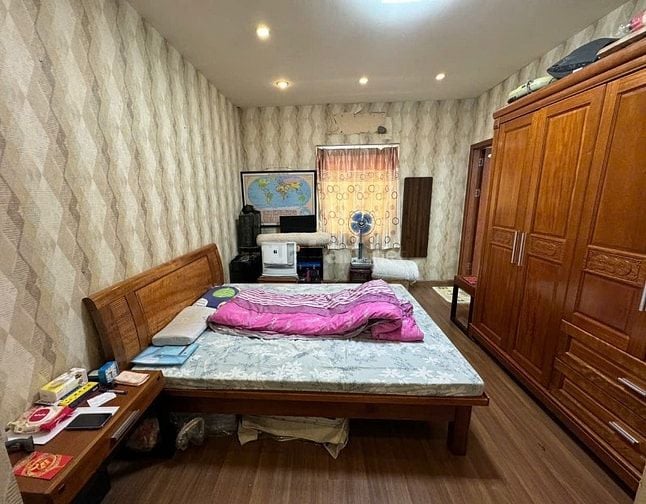 Bán nhà riêng quận Cầu Giấy, phố Nguyễn Văn Huyên, ngõ thông ô tô trán