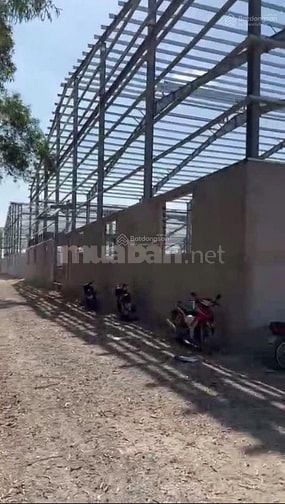 Cho thuê xưởng 17.000m2. Xã Lương Bình, Bến Lức, LA. 2 MT 830 và sông 