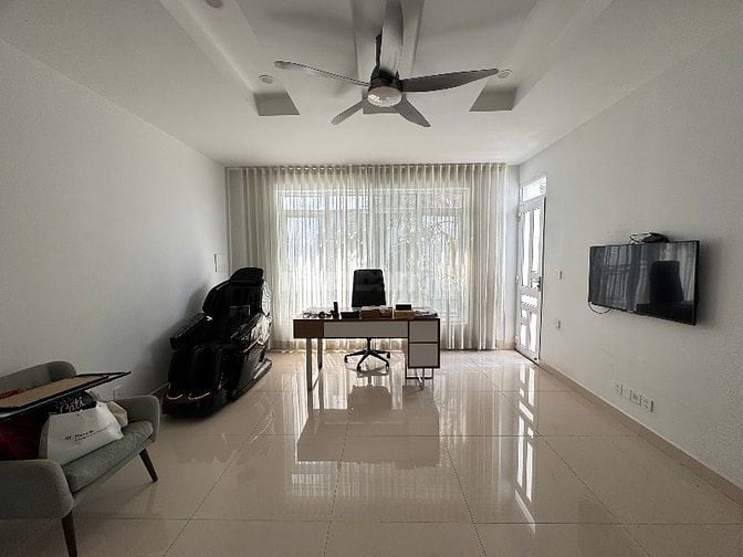BIỆT THỰ NGANG 10M LIÊN PHƯỜNG QUẬN 9 DT 180M2- 25 TỶ 