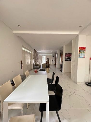 BIỆT THỰ NGANG 10M LIÊN PHƯỜNG QUẬN 9 DT 180M2- 25 TỶ 