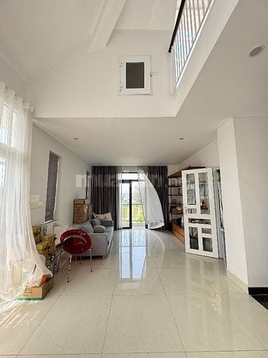 BIỆT THỰ NGANG 10M LIÊN PHƯỜNG QUẬN 9 DT 180M2- 25 TỶ 