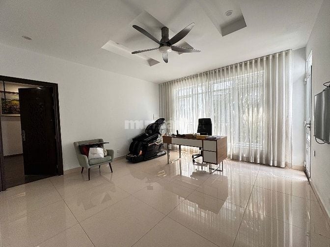 BIỆT THỰ NGANG 10M LIÊN PHƯỜNG QUẬN 9 DT 180M2- 25 TỶ 