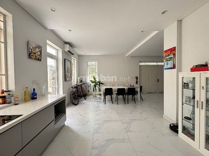 BIỆT THỰ NGANG 10M LIÊN PHƯỜNG QUẬN 9 DT 180M2- 25 TỶ 