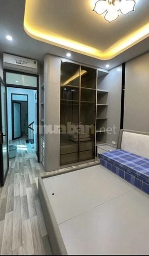 Bán nhà phố Hoàng Mai DT 42 m, 4t , MT 3,5 Cách oto 15m , giá 8,350 ty