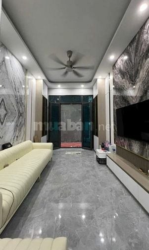 Bán nhà phố Hoàng Mai DT 42 m, 4t , MT 3,5 Cách oto 15m , giá 8,350 ty
