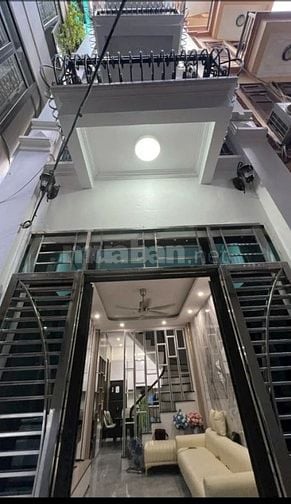 Bán nhà phố Hoàng Mai DT 42 m, 4t , MT 3,5 Cách oto 15m , giá 8,350 ty