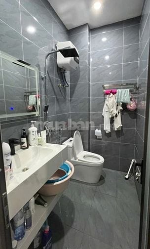 Bán nhà phố Hoàng Mai DT 42 m, 4t , MT 3,5 Cách oto 15m , giá 8,350 ty