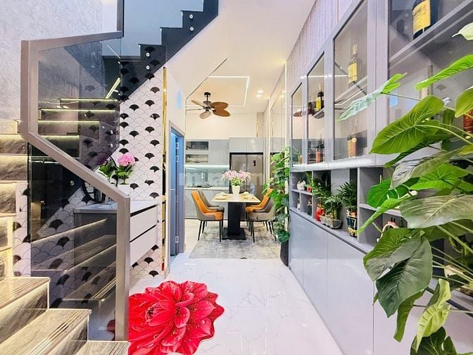 CHỦ BÁN NHÀ MỚI XÂY ĐÚC 1LẦU NGAY KHU SÂN BAY GIÁ MỀM CHO KHÁCH
