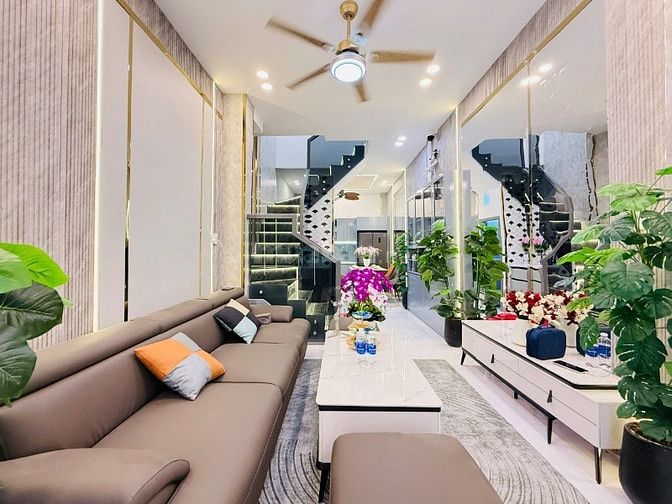 CHỦ BÁN NHÀ MỚI XÂY ĐÚC 1LẦU NGAY KHU SÂN BAY GIÁ MỀM CHO KHÁCH