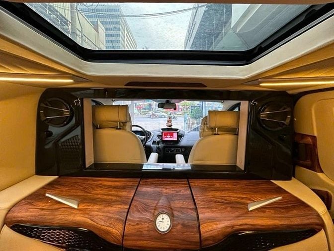 Nghệ sĩ Bán rẻ siêu phẩm FORD TOURNEO 2022 VIP LIMOUSINE PRESIDENT 