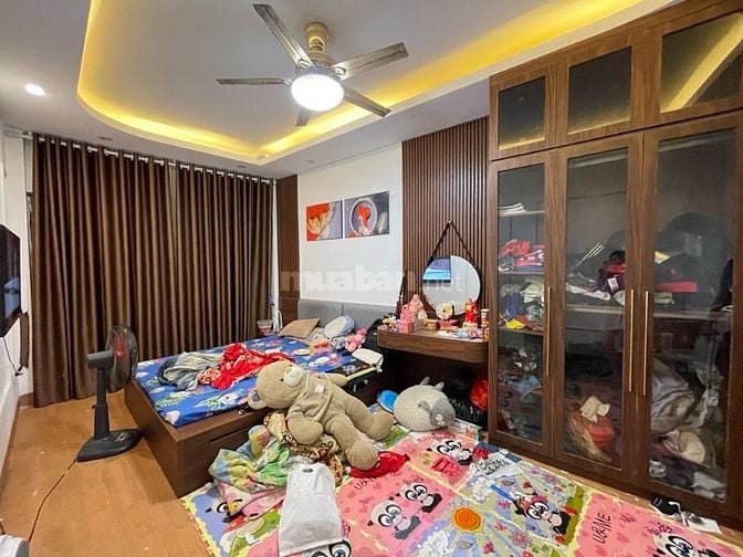 Bán nhà phố Ngọc Thụy 38m2- 5 tầng- 3 phòng ngủ-8 tỷ, gần tr.Việt Pháp