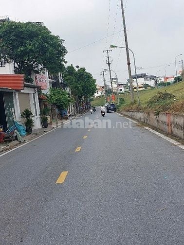 Bán nhà phố Ngọc Thụy 38m2- 5 tầng- 3 phòng ngủ-8 tỷ, gần tr.Việt Pháp