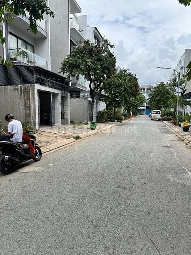 Bán gắp Nhà KDC Dương Hồng, DT 10x19m có Hầm, đất 190m2 DTSD 650m2