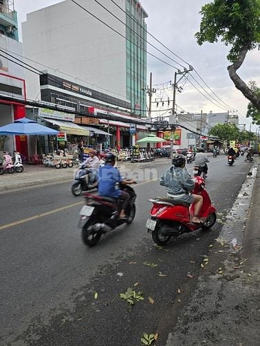 BÁN NHÀ MẶT TIỀN NGAY BÀ HOM SÁT CHỢ DT 152M2 VUÔNG A4 NHỈNH12 TỶ